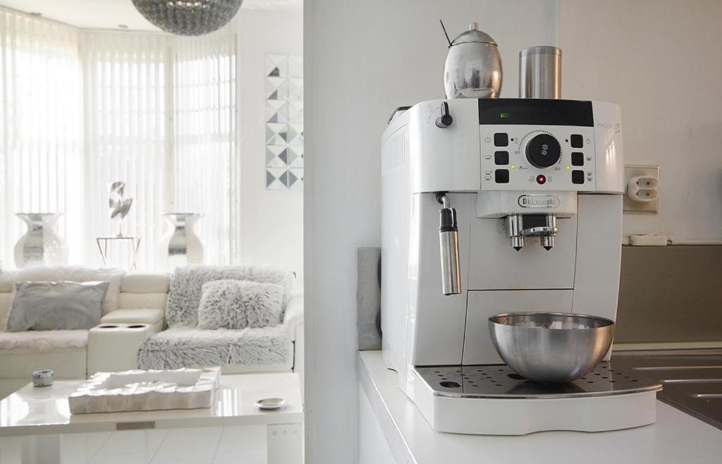 White Luxury Penthouse In City Centre Амстердам Екстериор снимка