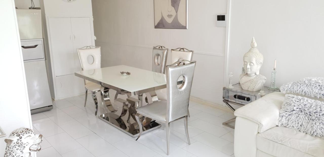 White Luxury Penthouse In City Centre Амстердам Екстериор снимка